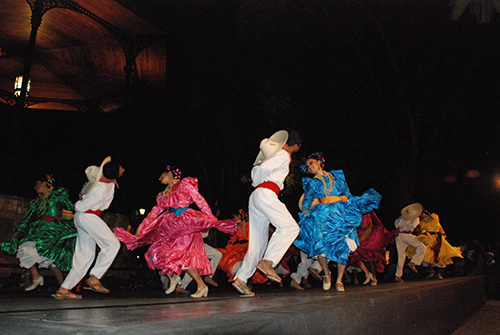 CULTURA | Danzas michoacanas e italianas clausuraron el Festival  Internacional de Danza Folklórica “J. Roberto García Marín”