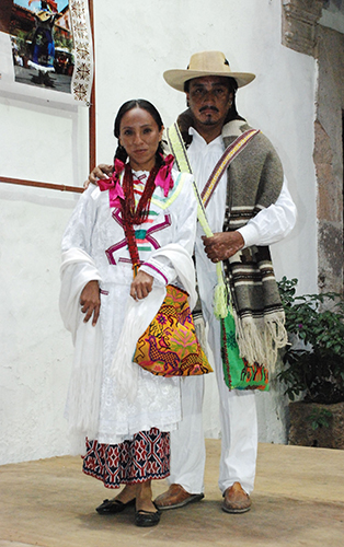 CULTURA | Las etnias mazahua y nahua michoacanas exhibieron los trajes  Ganadores del XXXIII Concurso de Indumentaria Tradicional